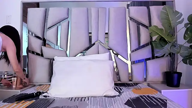 Snapshot of _valeria_saenz_ chatting on 3, 11, 2025 valeria saenz online show from 3, 11, 2025