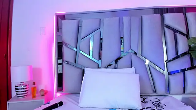 Snapshot of _valeria_saenz_ chatting on 6, 10, 2025 valeria saenz online show from 6, 10, 2025