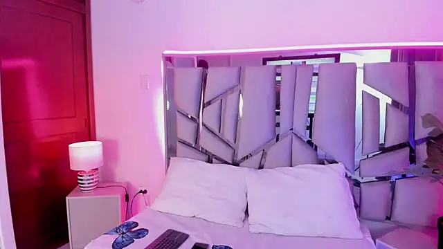 Snapshot of _valeria_saenz_ chatting on 29, 9, 2025 valeria saenz online show from 29, 9, 2025