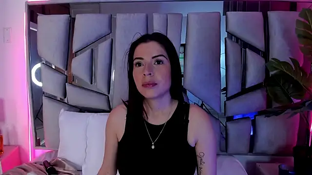 Snapshot of _valeria_saenz_ chatting on 3, 10, 2025 valeria saenz online show from 3, 10, 2025