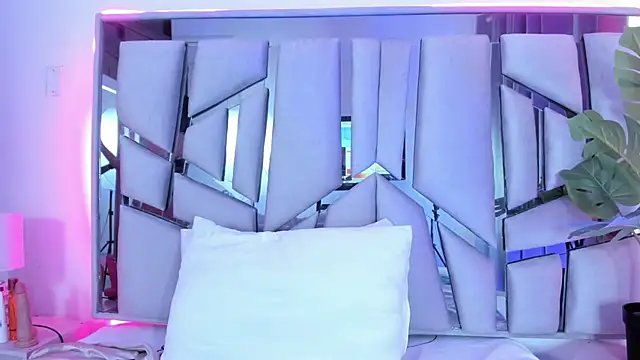 Snapshot of _valeria_saenz_ chatting on 27, 9, 2025 valeria saenz online show from 27, 9, 2025