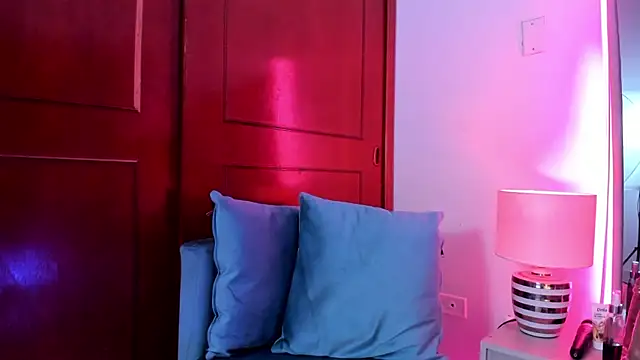 Snapshot of _valeria_saenz_ chatting on 16, 11, 2025 valeria saenz online show from 16, 11, 2025