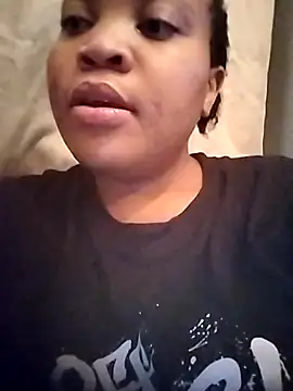 BeverlyQueen14 online show from 3, 11, 2025