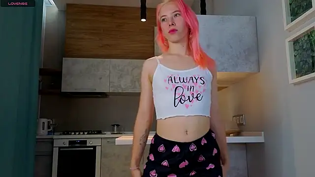 JuliannaWenger online show from 21, 10, 2025