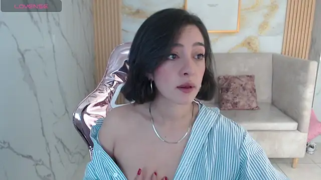 Snapshot of sara_lopez_s chatting on 8, 10, 2025 sara lopez s online show from 8, 10, 2025