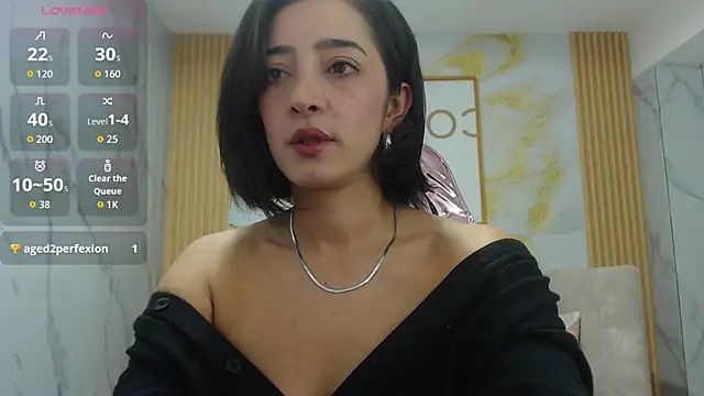 Snapshot of sara_lopez_s chatting on 24, 11, 2025 sara lopez s online show from 24, 11, 2025