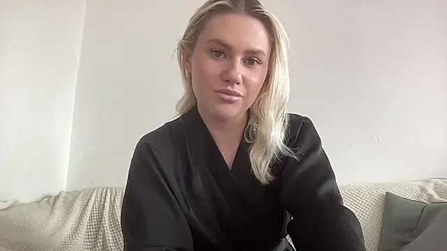 ElaraLuxxxe online show from 8, 10, 2025