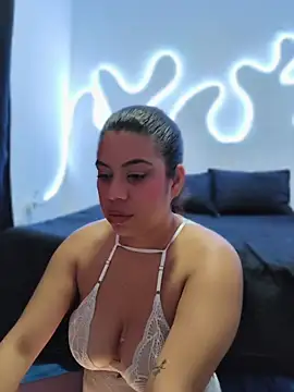 GabyMontenegro online show from 5, 4, 2026