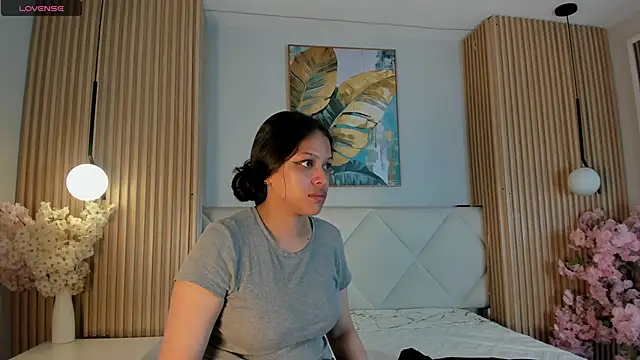 Mila Hank  online show from 27, 5, 2026