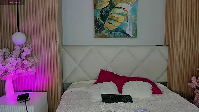 Mila Hank  online show from 23, 4, 2026