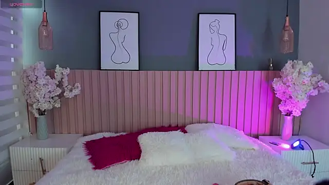 Mila Hank  online show from 19, 2, 2026