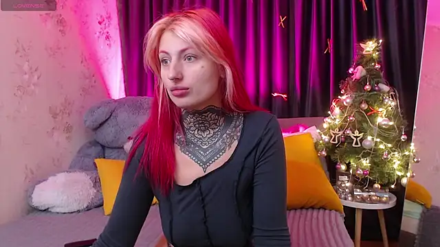 Snapshot of Nina_Blum_ chatting on 21, 12, 2025 Nina Blum online show from 21, 12, 2025