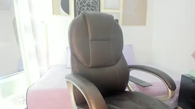 koraline 333 online show from 17, 10, 2025