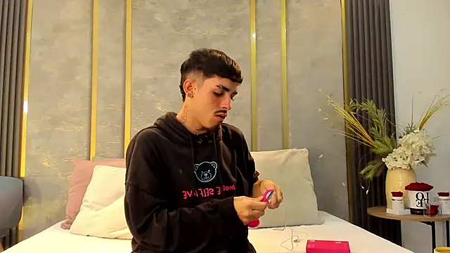 Snapshot of NikoStone_ chatting on 7, 11, 2025 NikoStone online show from 7, 11, 2025