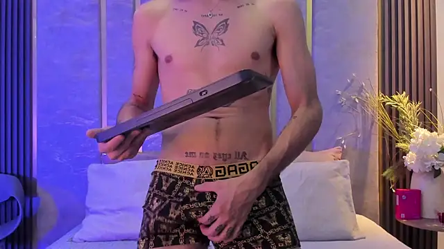 Snapshot of NikoStone_ chatting on 23, 9, 2025 NikoStone online show from 23, 9, 2025