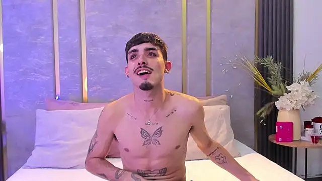 Snapshot of NikoStone_ chatting on 3, 10, 2025 NikoStone online show from 3, 10, 2025