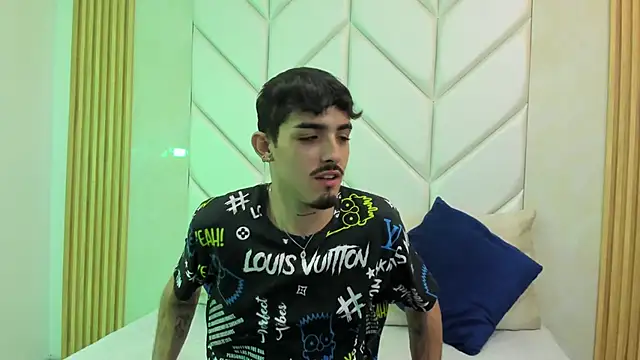 Snapshot of NikoStone_ chatting on 8, 10, 2025 NikoStone online show from 8, 10, 2025