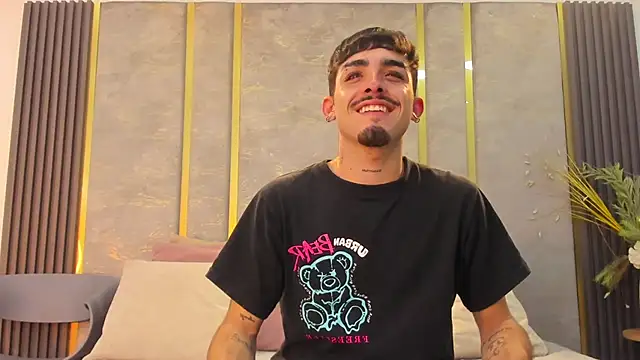 Snapshot of NikoStone_ chatting on 1, 10, 2025 NikoStone online show from 1, 10, 2025