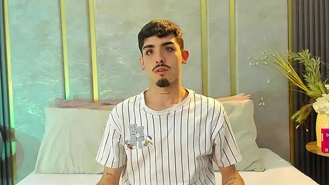 Snapshot of NikoStone_ chatting on 4, 10, 2025 NikoStone online show from 4, 10, 2025