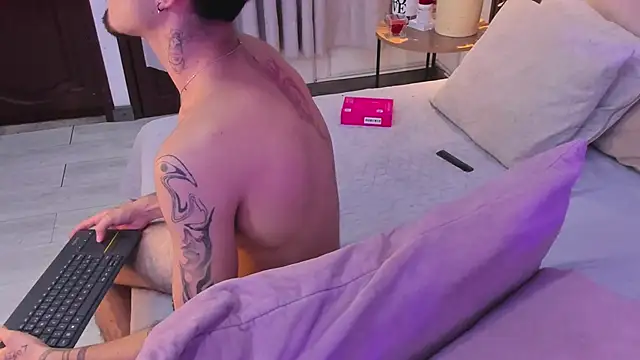 Snapshot of NikoStone_ chatting on 25, 9, 2025 NikoStone online show from 25, 9, 2025