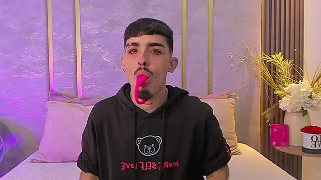 Snapshot of NikoStone_ chatting on 10, 9, 2025 NikoStone online show from 10, 9, 2025