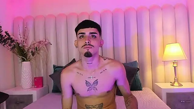 Snapshot of NikoStone_ chatting on 30, 10, 2025 NikoStone online show from 30, 10, 2025