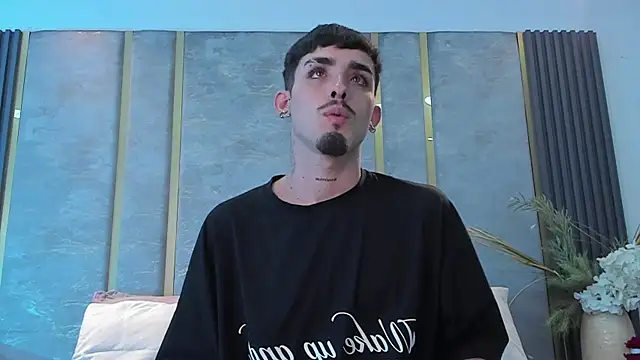 Snapshot of NikoStone_ chatting on 14, 11, 2025 NikoStone online show from 14, 11, 2025