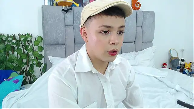 Snapshot of christopher_Hot chatting on 3, 10, 2025 christopher Hot online show from 3, 10, 2025