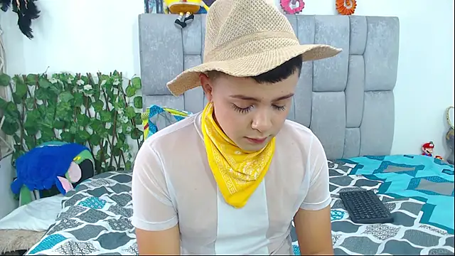 Snapshot of christopher_Hot chatting on 2, 10, 2025 christopher Hot online show from 2, 10, 2025