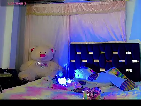 Snapshot of TheBlackwidows chatting on 28, 10, 2025 TheBlackwidows online show from 28, 10, 2025