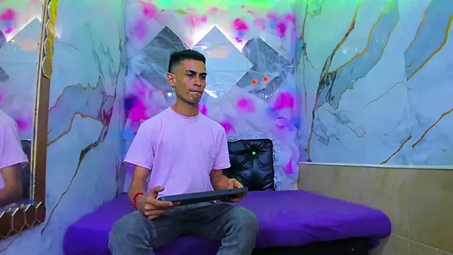 Golldens Dreamss online show from 8, 11, 2025