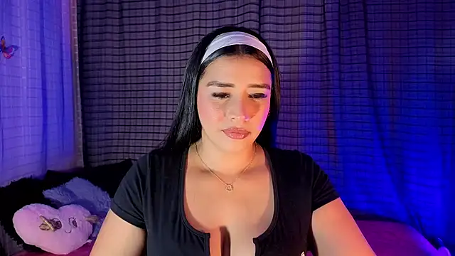 Kayleemorales online show from 28, 10, 2025