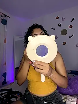 Snapshot of ViolettaMiller_ chatting on 29, 10, 2025 ViolettaMiller online show from 29, 10, 2025