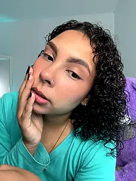 Snapshot of ViolettaMiller_ chatting on 8, 10, 2025 ViolettaMiller online show from 8, 10, 2025