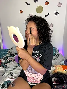 Snapshot of ViolettaMiller_ chatting on 4, 11, 2025 ViolettaMiller online show from 4, 11, 2025