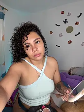 Snapshot of ViolettaMiller_ chatting on 24, 10, 2025 ViolettaMiller online show from 24, 10, 2025