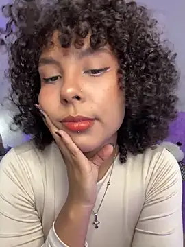 Snapshot of ViolettaMiller_ chatting on 7, 10, 2025 ViolettaMiller online show from 7, 10, 2025