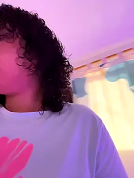 Snapshot of ViolettaMiller_ chatting on 30, 10, 2025 ViolettaMiller online show from 30, 10, 2025