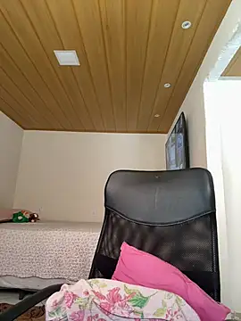 larajuli online show from 18, 2, 2026