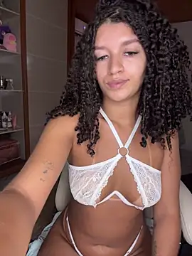 Snapshot of larajuli chatting on 3, 7, 2026 larajuli online show from 3, 7, 2026