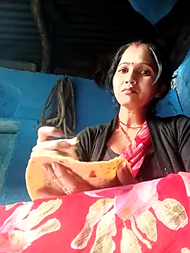 Jooli xx online show from 24, 3, 2026