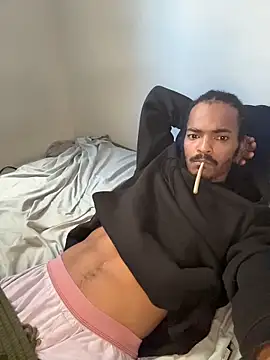 Snapshot of TRILLAHUNG chatting on 10, 10, 2025 TRILLAHUNG online show from 10, 10, 2025