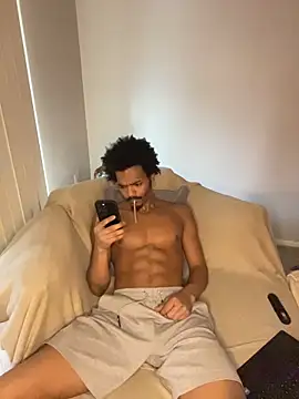 Snapshot of TRILLAHUNG chatting on 13, 1, 2026 TRILLAHUNG online show from 13, 1, 2026