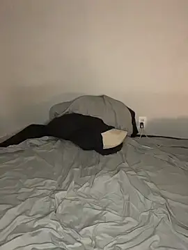 Snapshot of TRILLAHUNG chatting on 12, 10, 2025 TRILLAHUNG online show from 12, 10, 2025