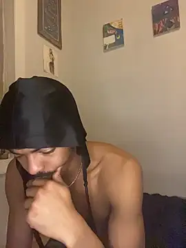 Snapshot of TRILLAHUNG chatting on 18, 11, 2025 TRILLAHUNG online show from 18, 11, 2025