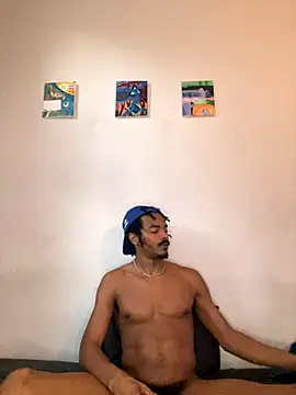 Snapshot of TRILLAHUNG chatting on 15, 9, 2025 TRILLAHUNG online show from 15, 9, 2025