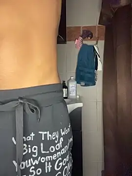 Snapshot of TRILLAHUNG chatting on 6, 11, 2025 TRILLAHUNG online show from 6, 11, 2025