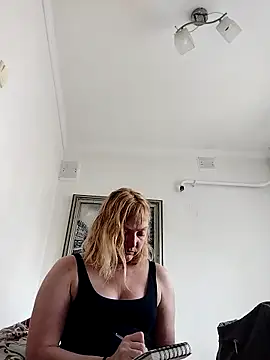 LiluLiluLilu online show from 17, 9, 2025