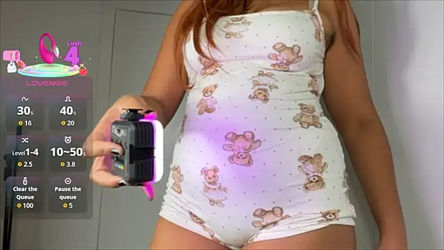 Snapshot of madsnextdoor chatting on 17, 11, 2025 madsnextdoor online show from 17, 11, 2025