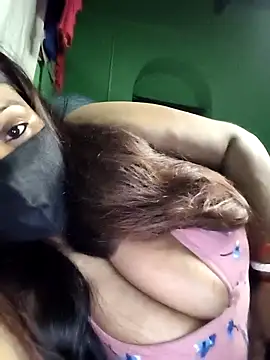 V-hot-swiet online show from 29, 10, 2025